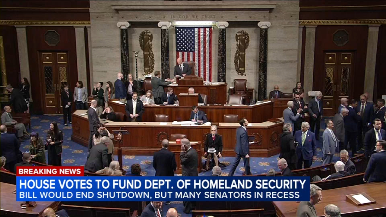 House Advances DHS Funding Bill, Trump Pays TSA Workers