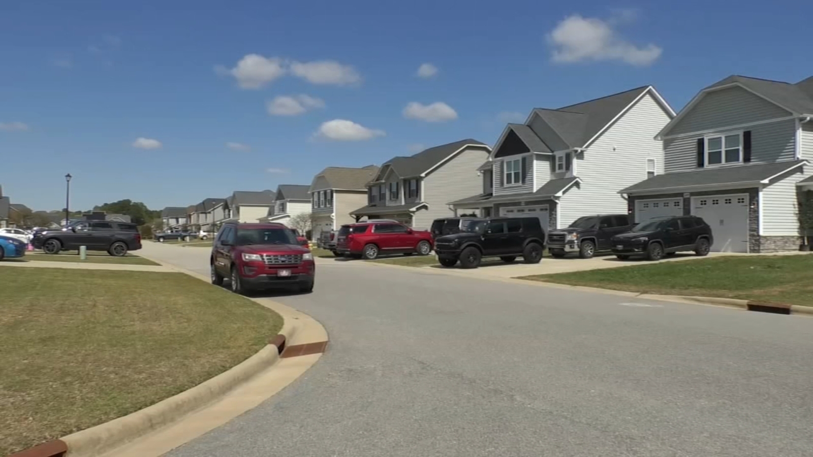 Disturbio doméstico entre oficiales fuera de servicio deja 1 muerto en tiroteo en Hope Mills.