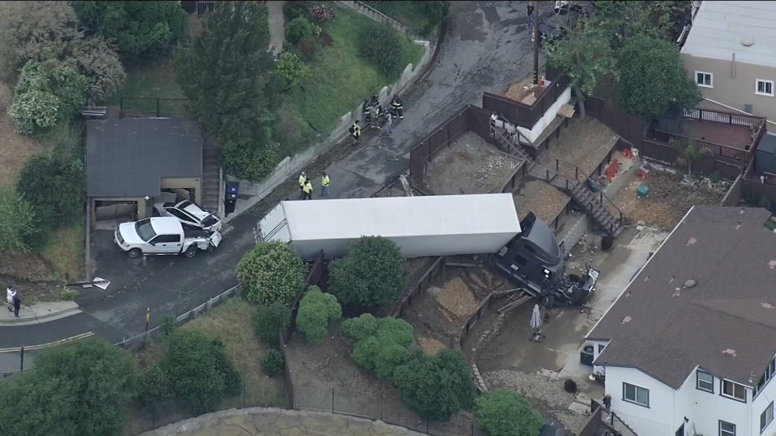 Big rig loses control, crashes through fence, nearly hits home in Crockett