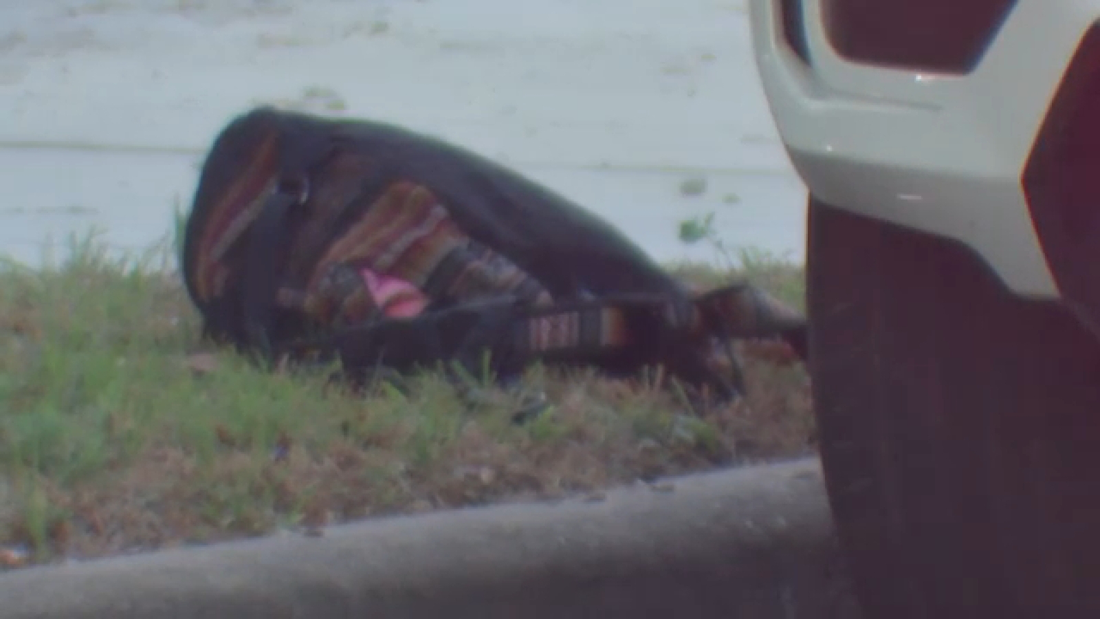 Handcuffed suspect flees after arrest attempt leaves 2 deputies hurt in SW Houston, Pct. 5 says