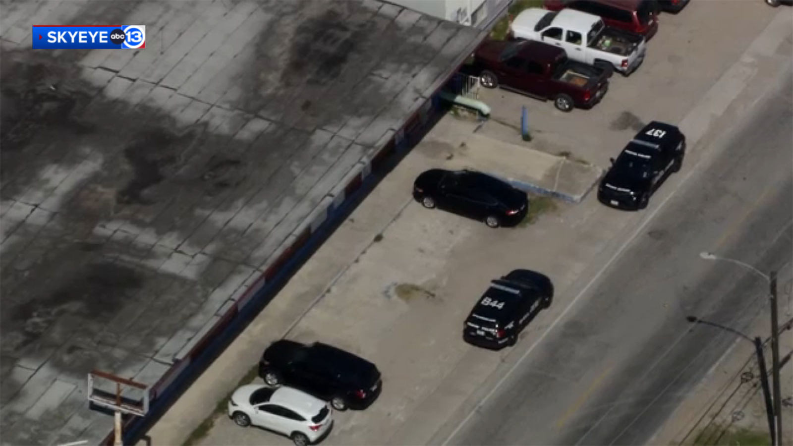 HPD looking to speak with man after woman found dead in north Houston apartment