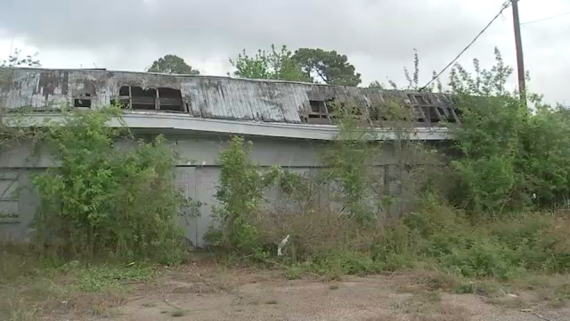 Woman says abandoned property in Crosby causing ongoing issues