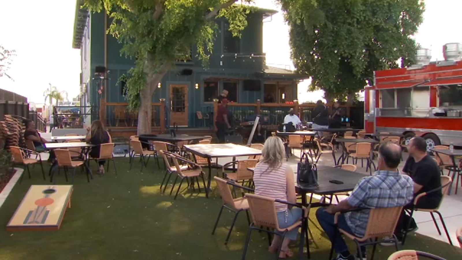 Moses McQueen's holds grand opening in Downtown Fresno