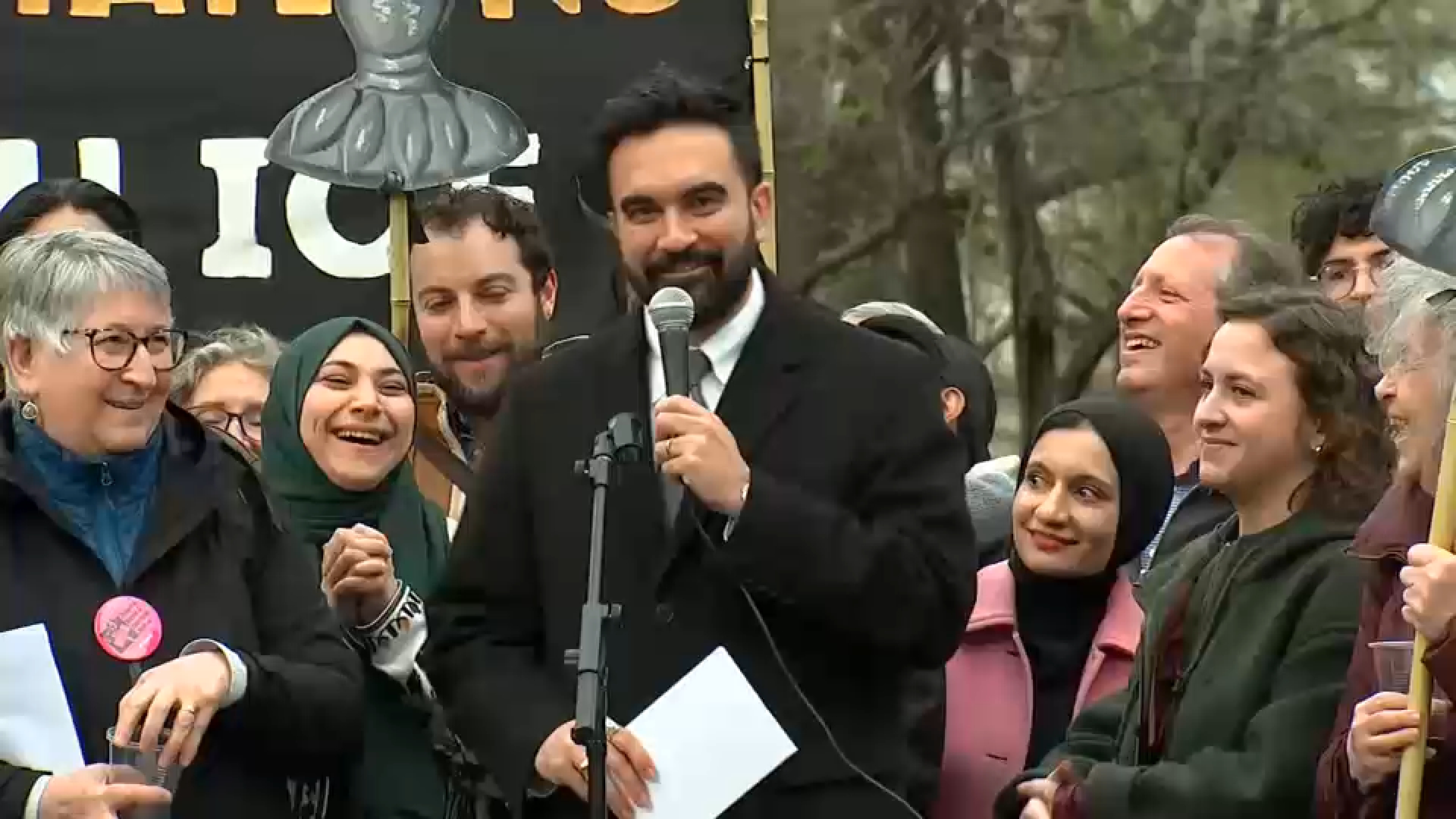 Protestors arrested for sit-in at Palantir after anti-ICE Passover rally with Mayor Mamdani
      