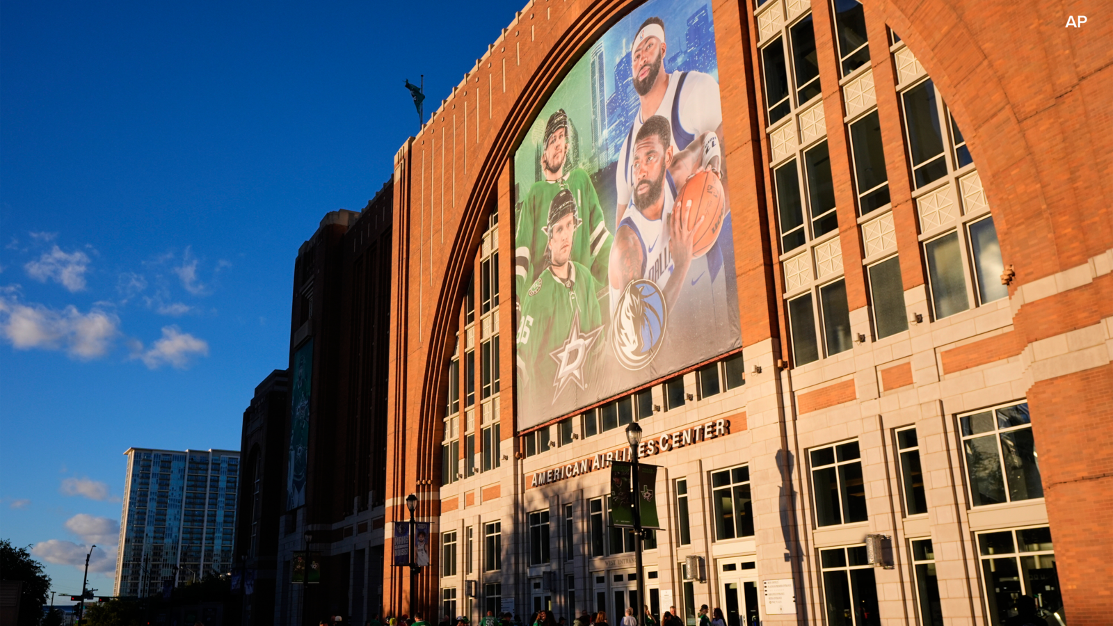 Dallas Stars ban person who bought tickets for group of 4 seen celebrating goal with Nazi salute