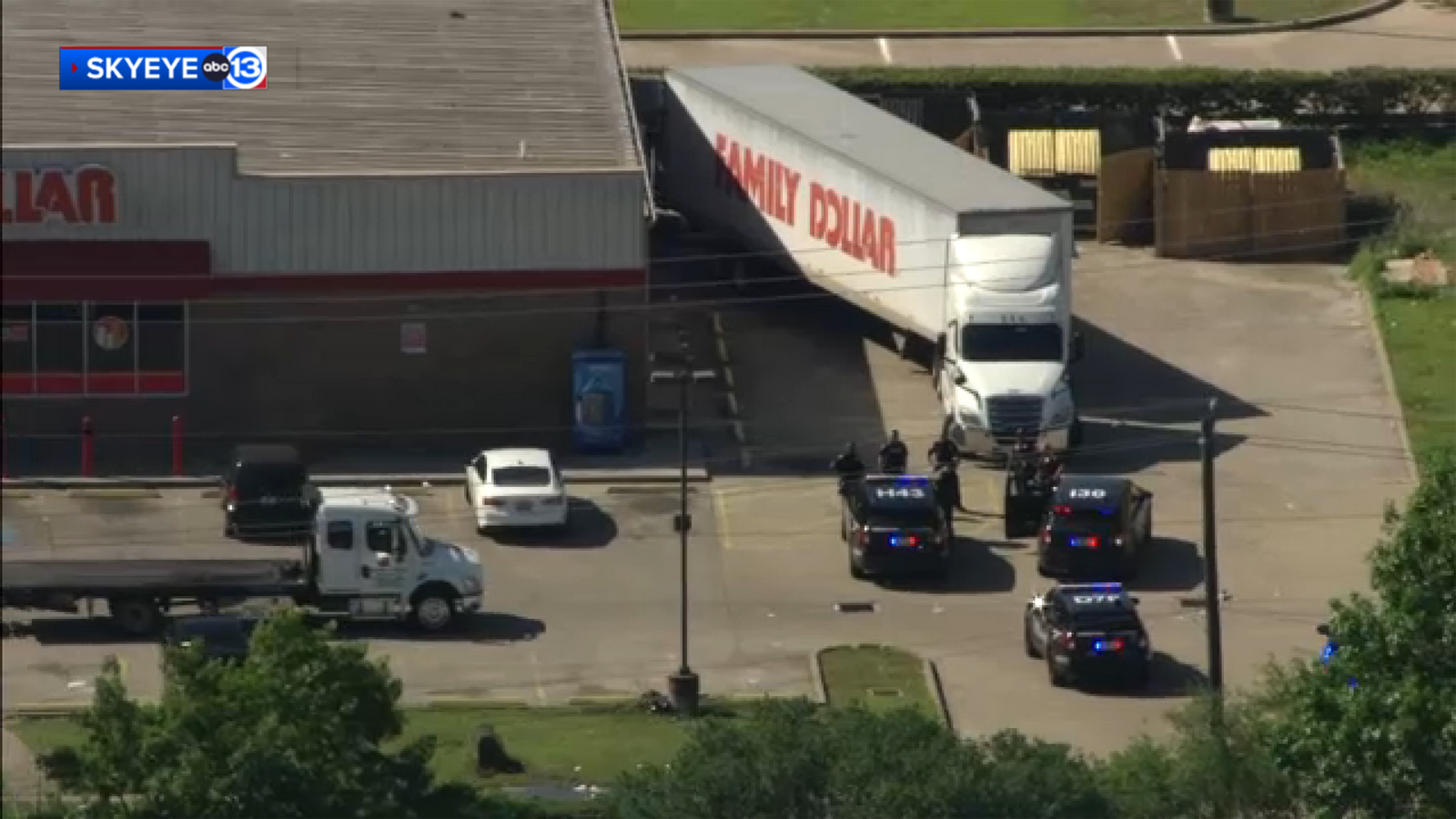 Police chase involving 'reckless driver' ends near Family Dollar in southeast Houston, HPD says