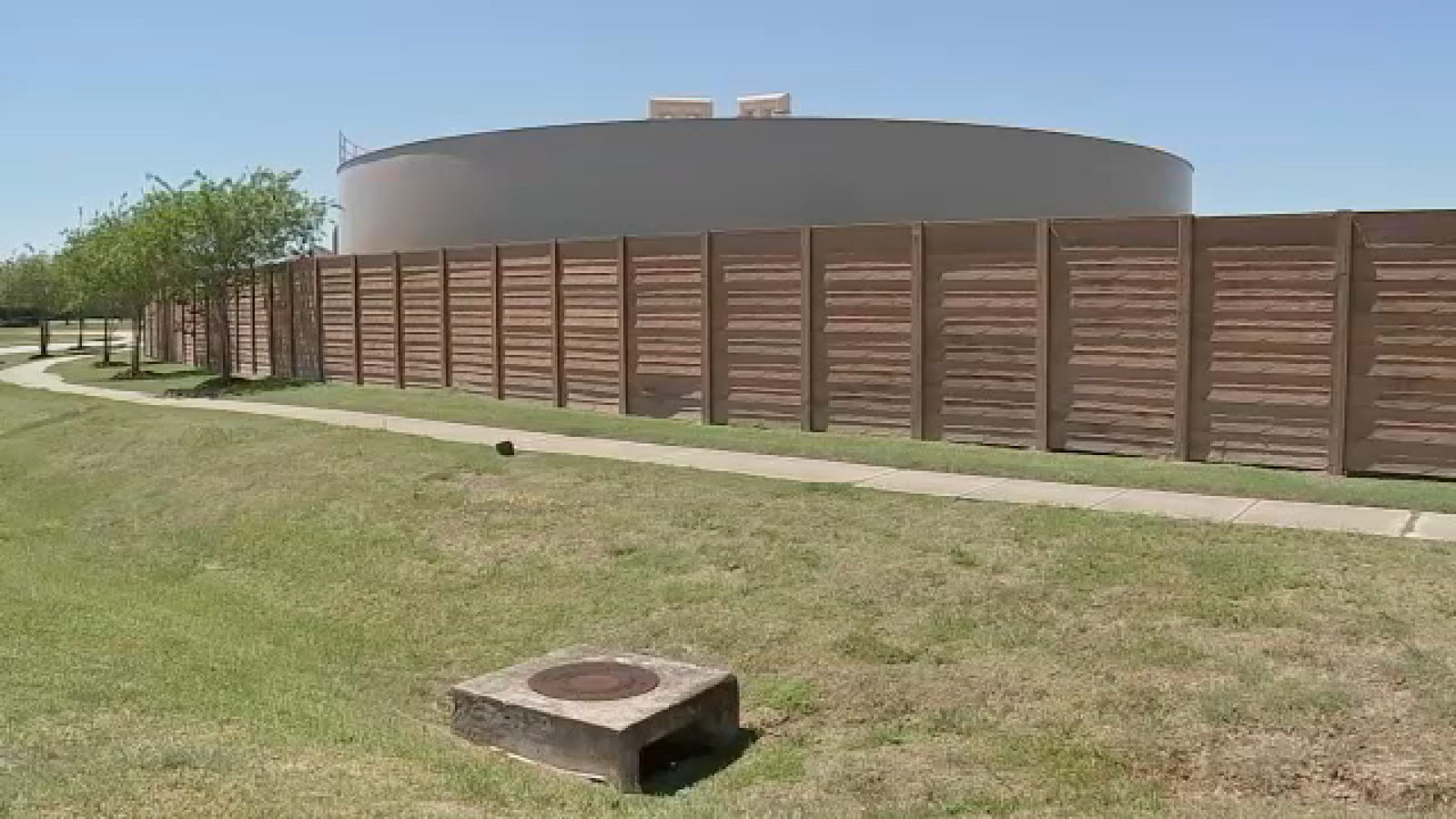 Some neighbors concerned with high water bills in Iowa Colony