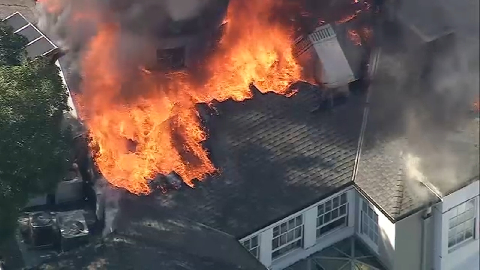 Los Angeles firefighters battle large blaze at multi-million dollar mansion in Beverly Crest Los Angeles firefighters battle large blaze at multi-million dollar mansion in Beverly Crest