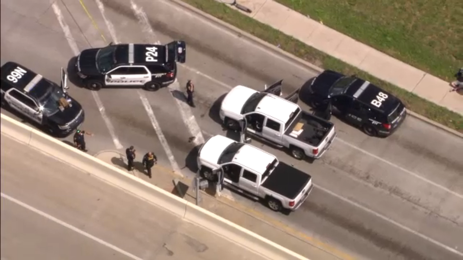 Officers investigating after fight ends in gunfire on feeder road of Gulf Freeway, HPD says