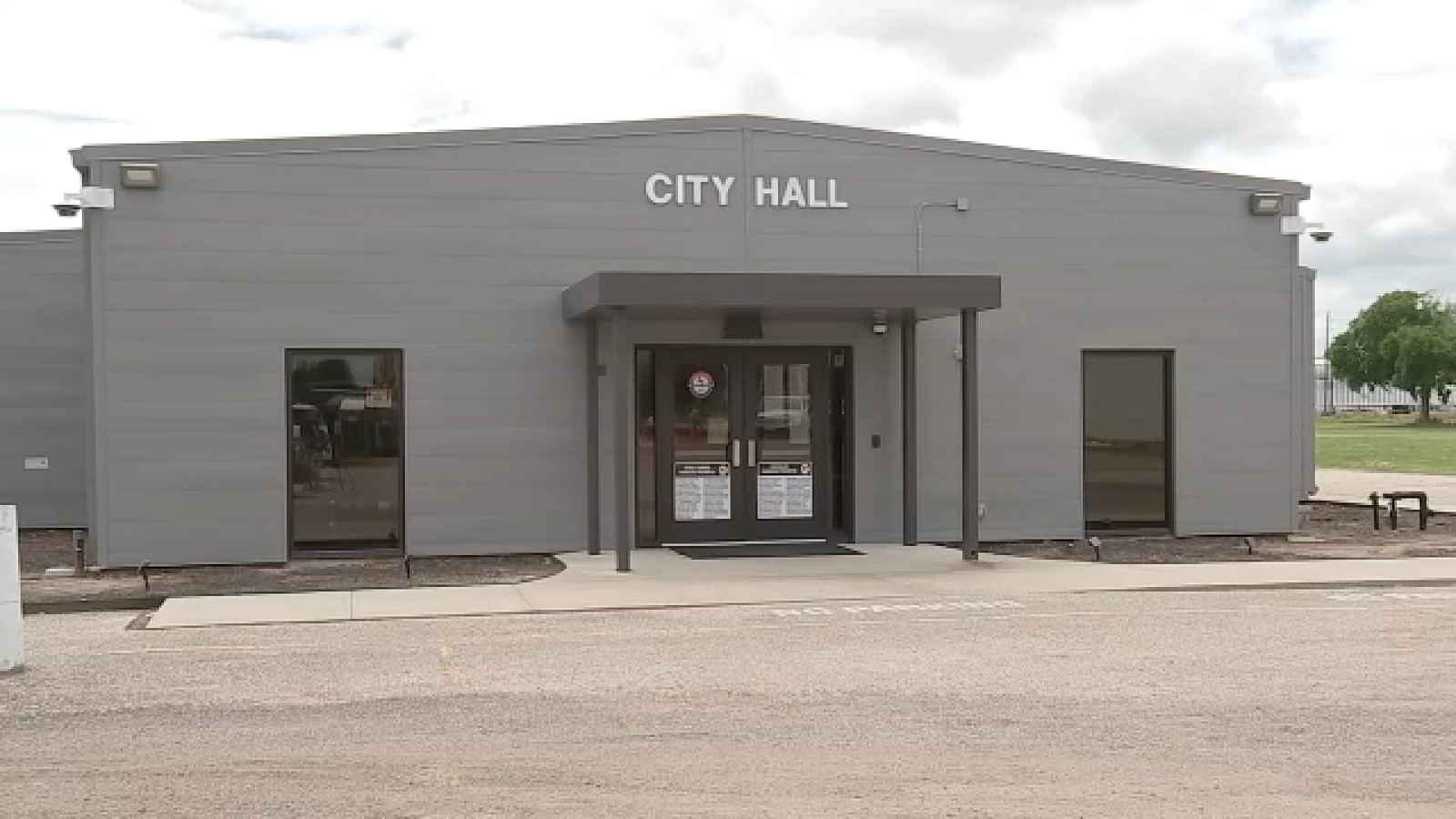 City of Arcola without water as crews work to restore service, officials say