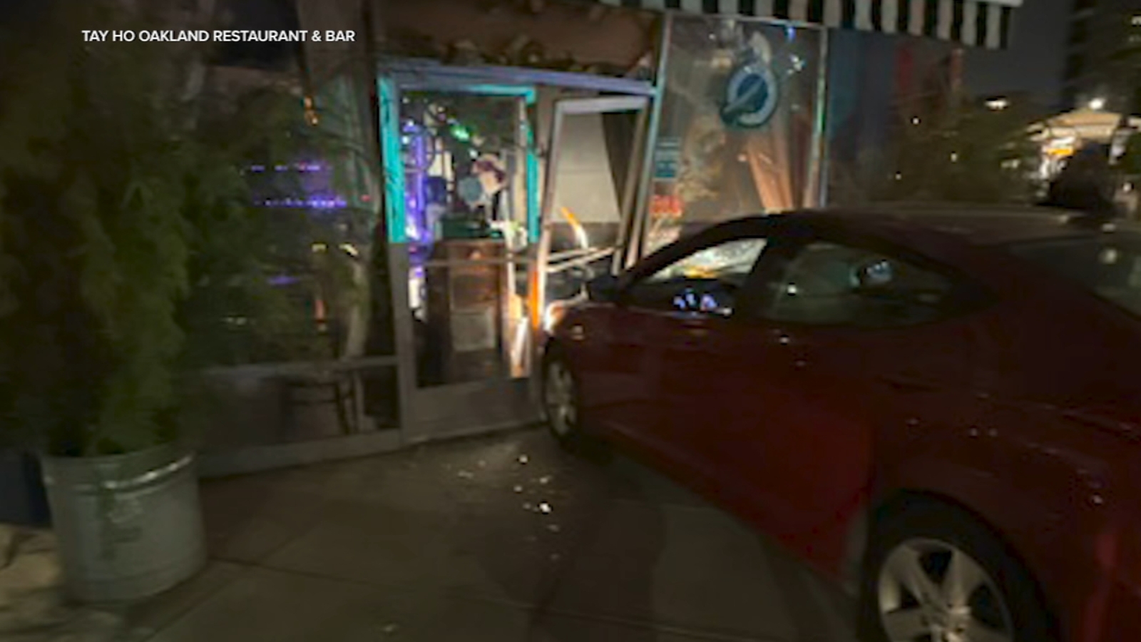 Burglars ram car into Oakland restaurant during attempted breakin, causing $5K worth of damage