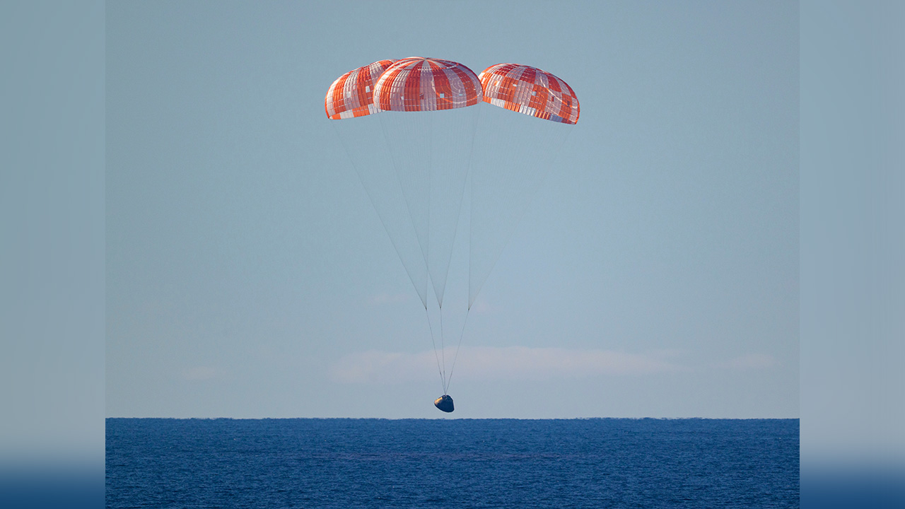 In this photo provided by NASA, the Orion spacecraft with Artemis II crewmembers aboard approaches the surface of the Pacific Ocean for splashdown off the coast of California, Friday, April 10, 2026. 
