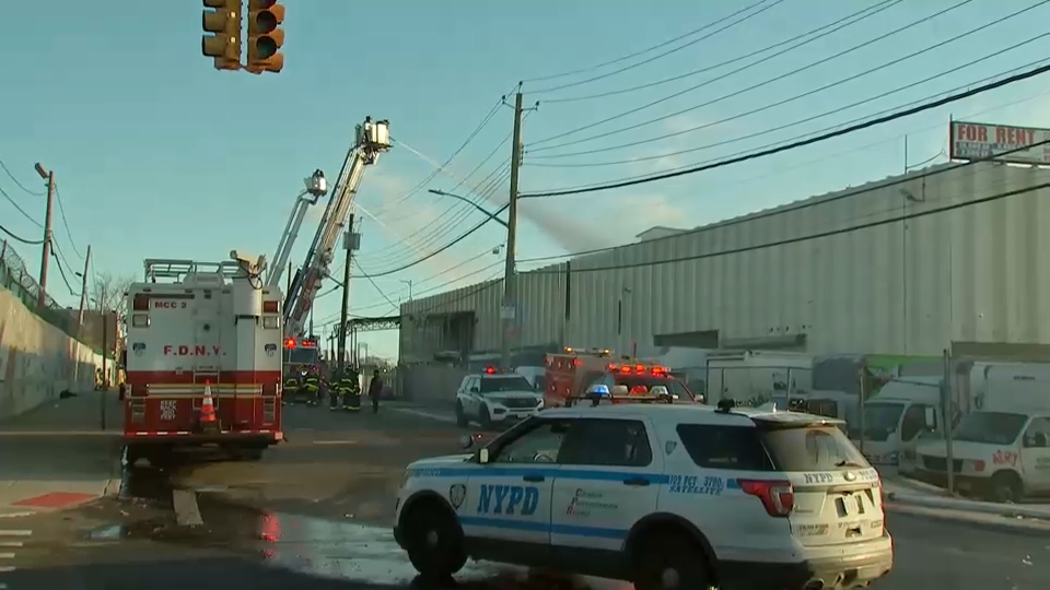 5-alarm fire burns through Queens warehouse