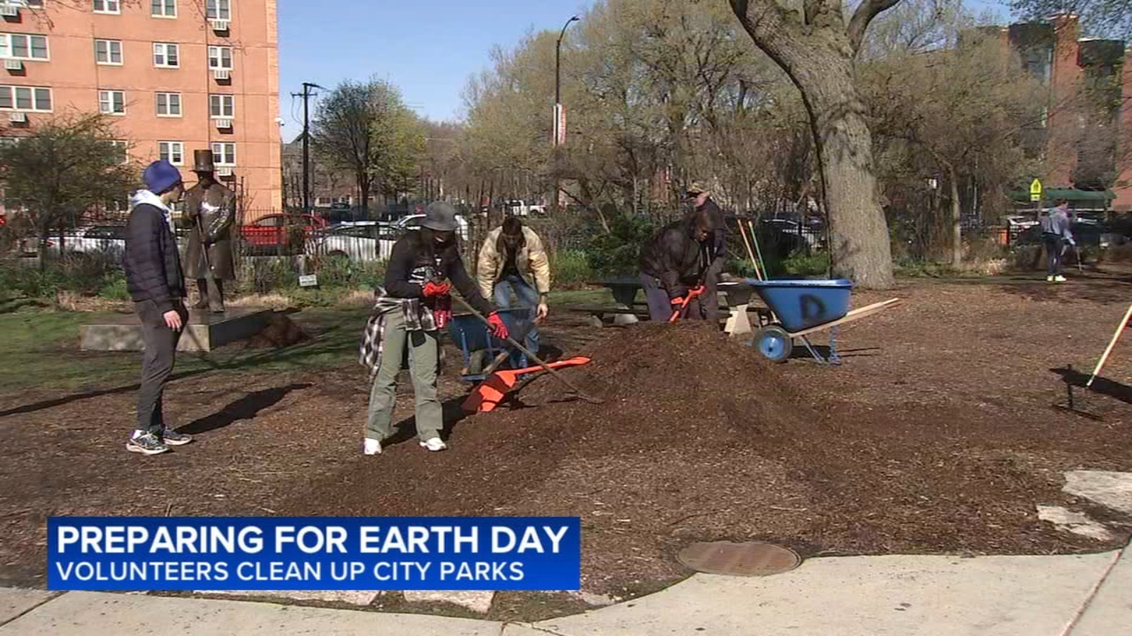 Hundreds of volunteers cleaning up Chicago parks to prepare for Earth Day