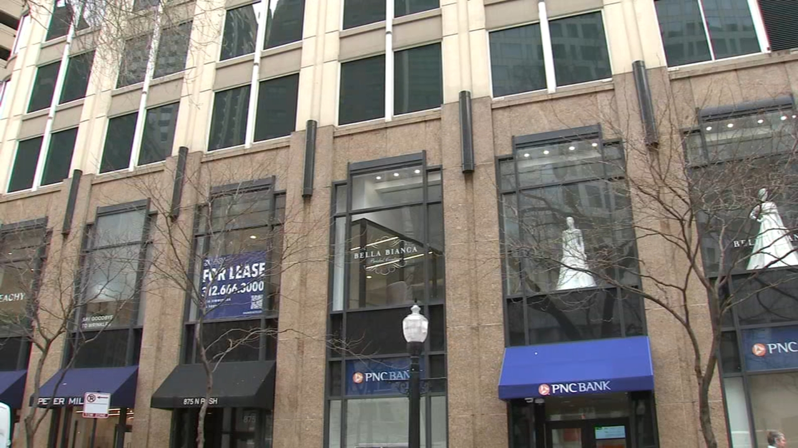 FBI, Chicago police respond to report of bank robbery on Near North Side