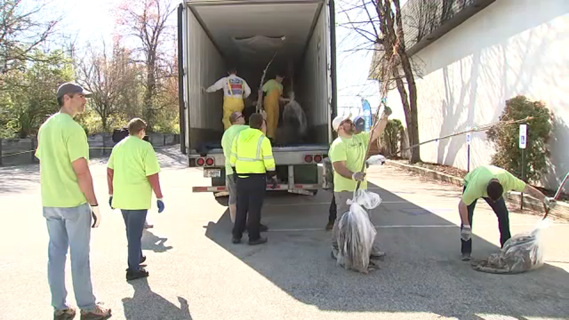 Pennsylvania Horticultural Society kicks off spring season with volunteer tree-planting effort