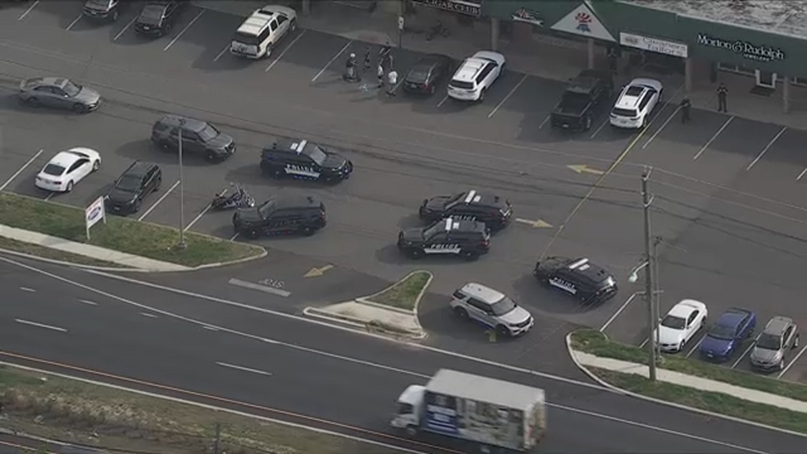 Man found shot in vehicle at Cherry Hill shopping center
