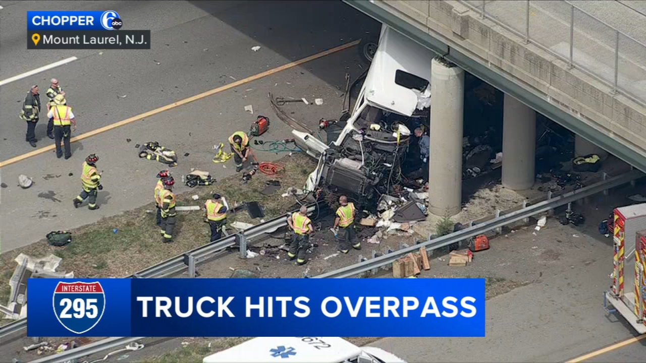 Tractor-trailer strikes overpass support beams on I-295 in Mt. Laurel, NJ