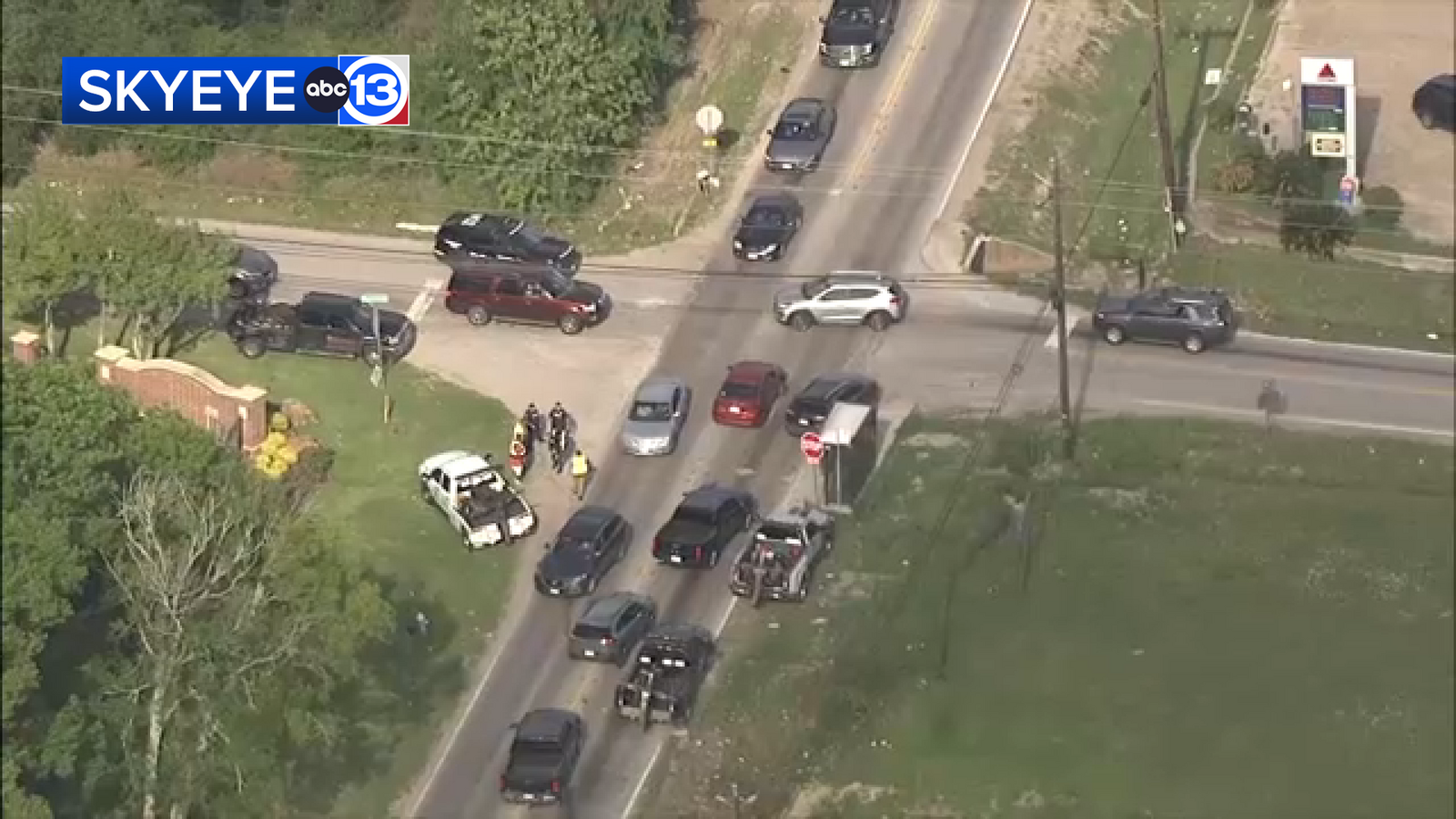 Suspect detained, search underway for others after police chase ends in southwest Houston, HPD says