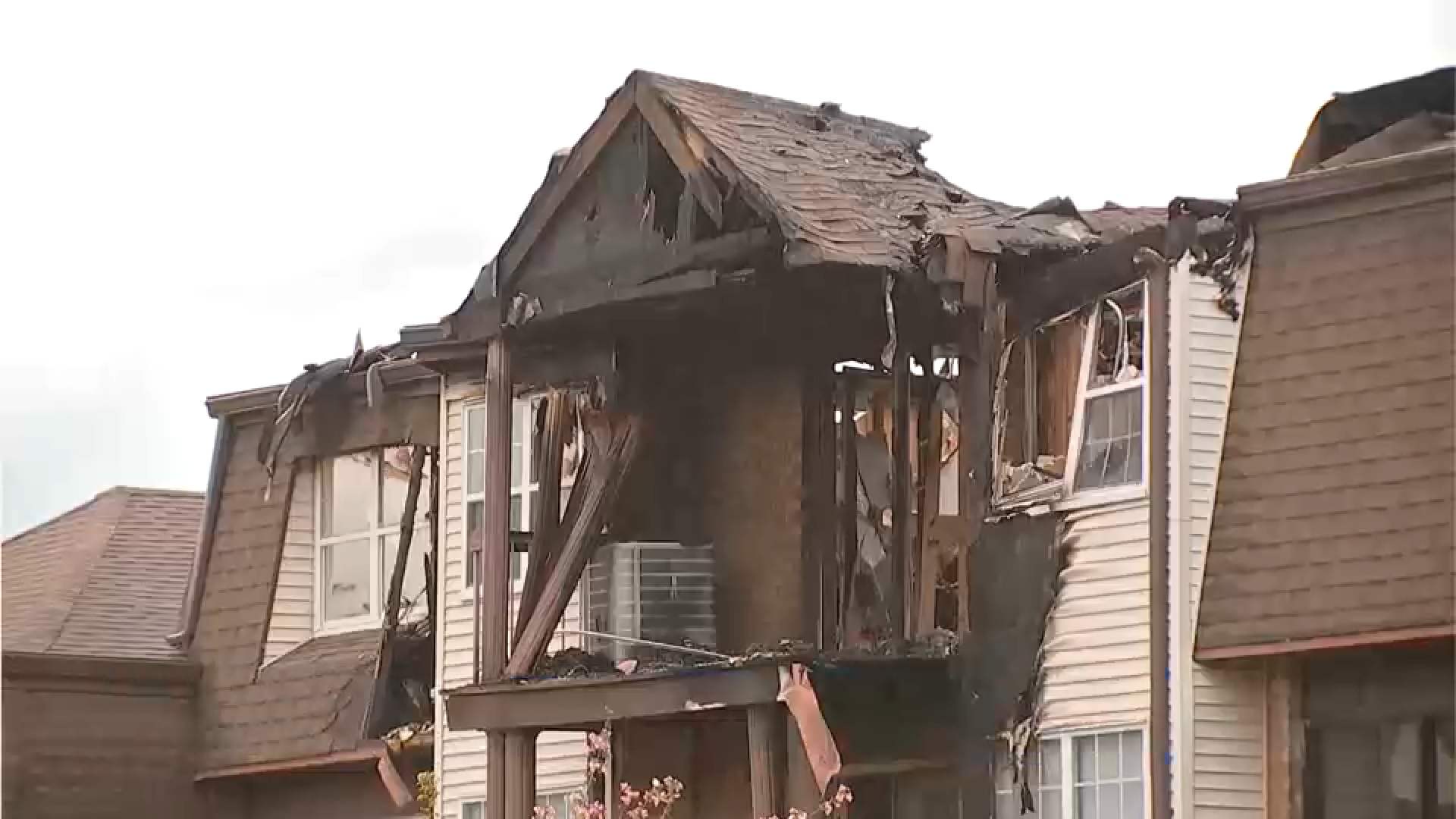 Fire in Woodbridge, NJ townhouses leaves dozens displaced