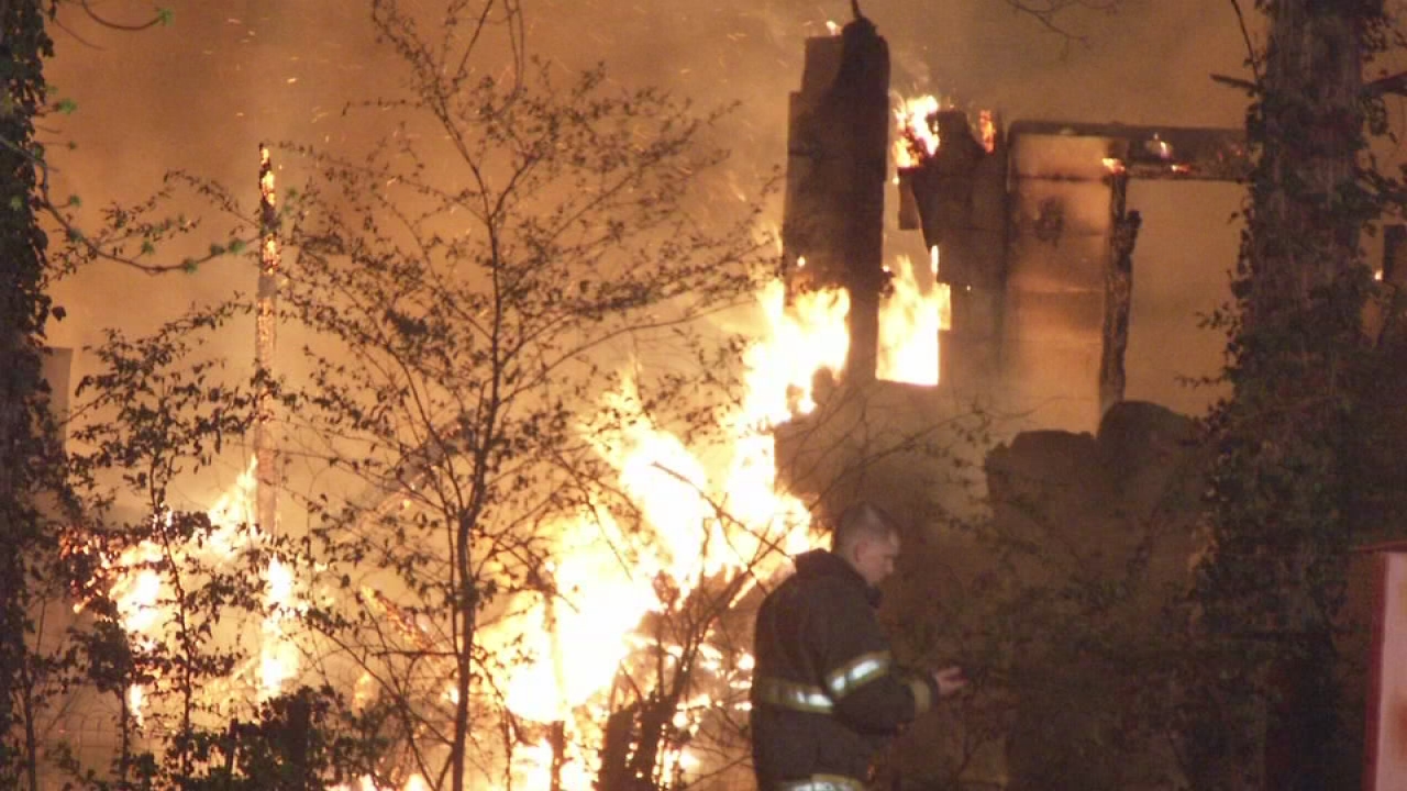 Firefighter hurt in Pennsauken fire