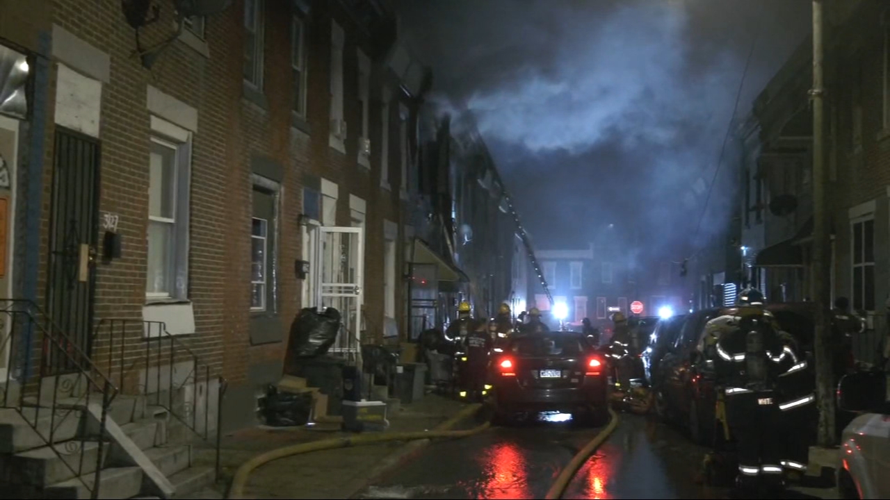 Fire spreads to three row homes in Kensington
