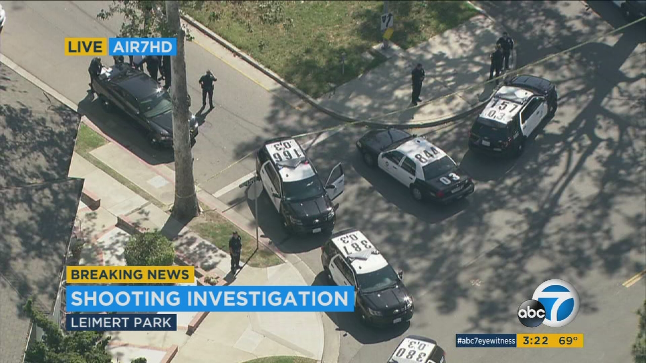 LAPD searching for suspects after man shot, killed in Leimert Park