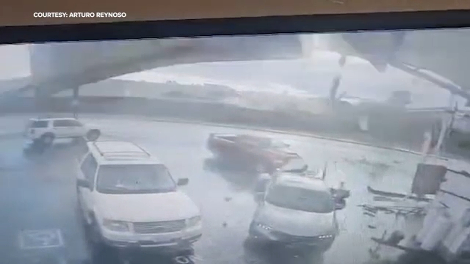 Videos show strong winds slamming into beloved meat market in Terra Bella