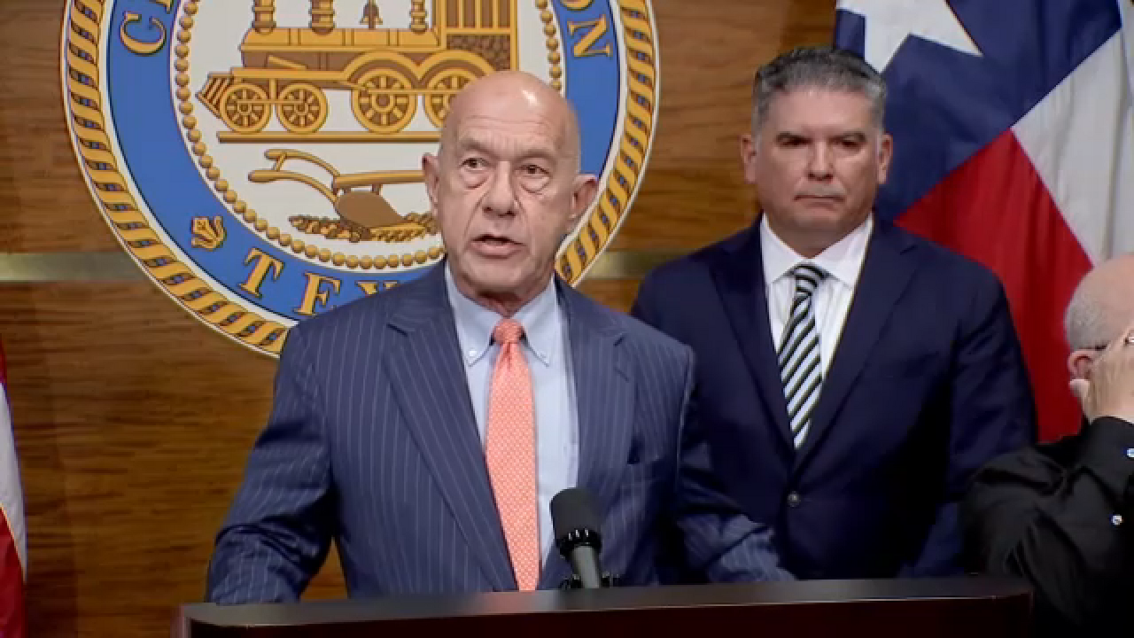 HPD to comply with amended immigration ordinance passed by Houston councilmembers, department says