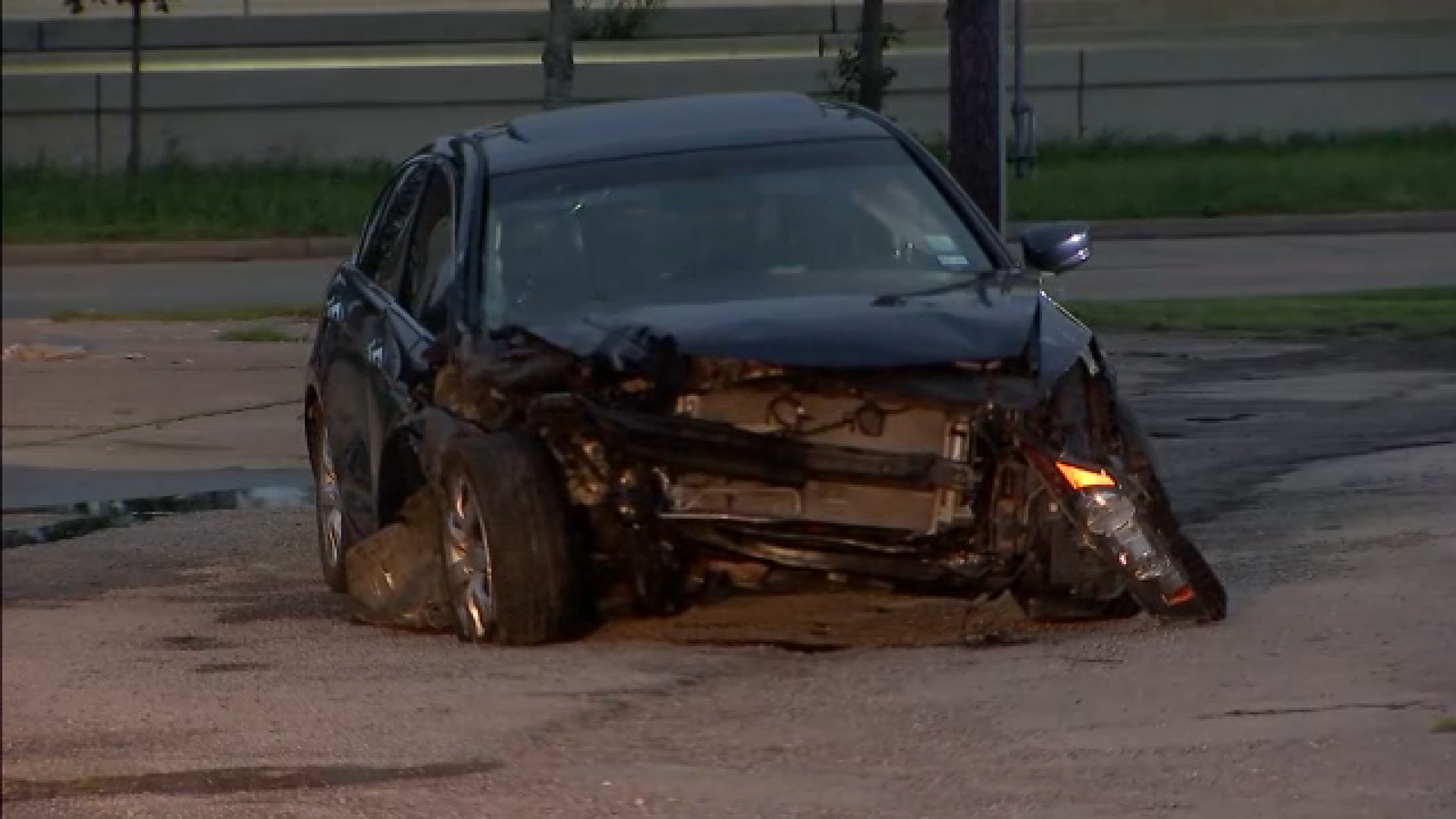 3 injured, including HPD officer, in Katy Freeway crash at Beltway 8, according to Houston police