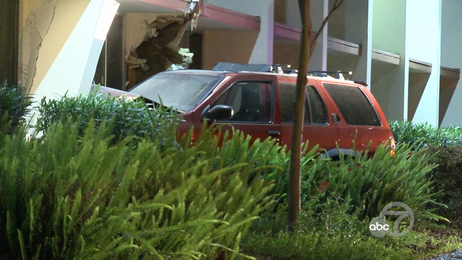 SUV slams into medical building in San Jose, driver flees scene - ABC7 ...