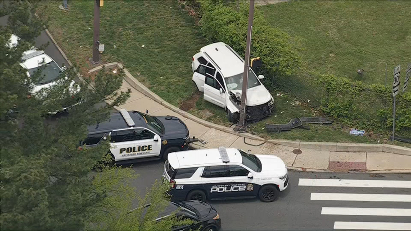 2 burglary suspects arrested after crash and foot chase