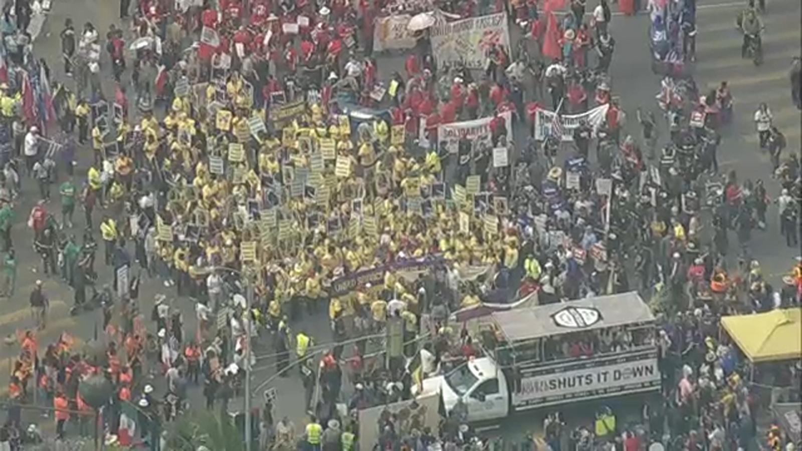 May Day: Thousands participate in rally, march from MacArthur Park to DTLA