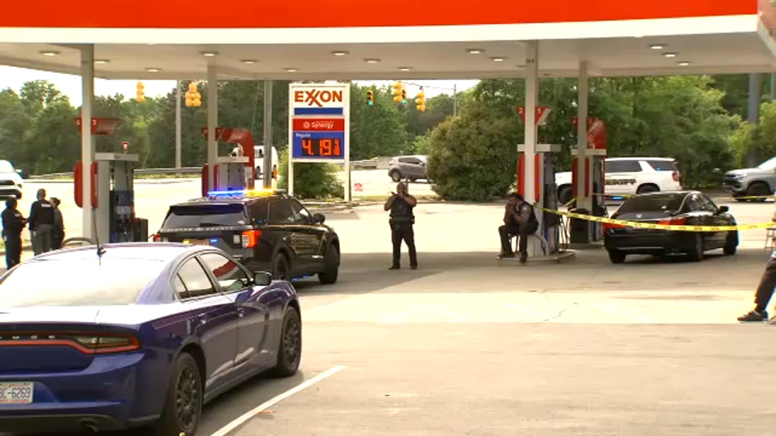 Woman shot goes to convenience store, asks clerk for help