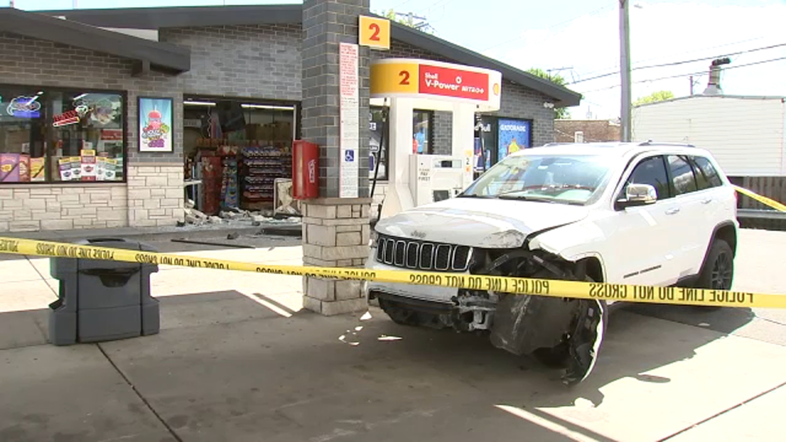 Thieves steal ATM in smash-and-grab at gas station in McKinley Park, Chicago police say