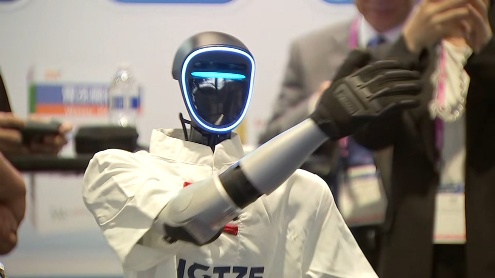 Bebop, the viral humanoid robot, makes appearance in Chicago