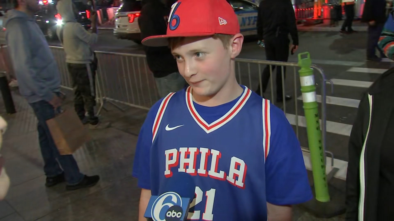 NBA playoffs: Knicks crush the 76ers 137-98 to start the second round
