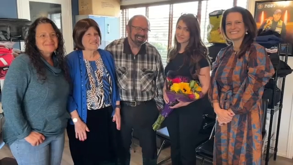 Good Samaritan rewarded after finding missing LA woman with dementia
