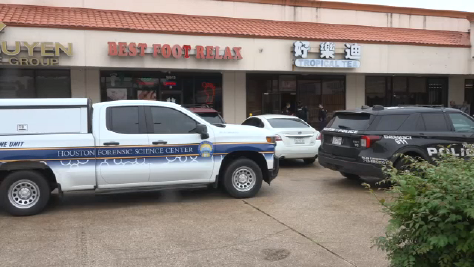 Man found dead after overnight shift at Bellaire business, HPD saysAn investigation is underway after a man was found dead with blunt force injuries in the kitchen of the Bellaire business he worked at, according to HPD.