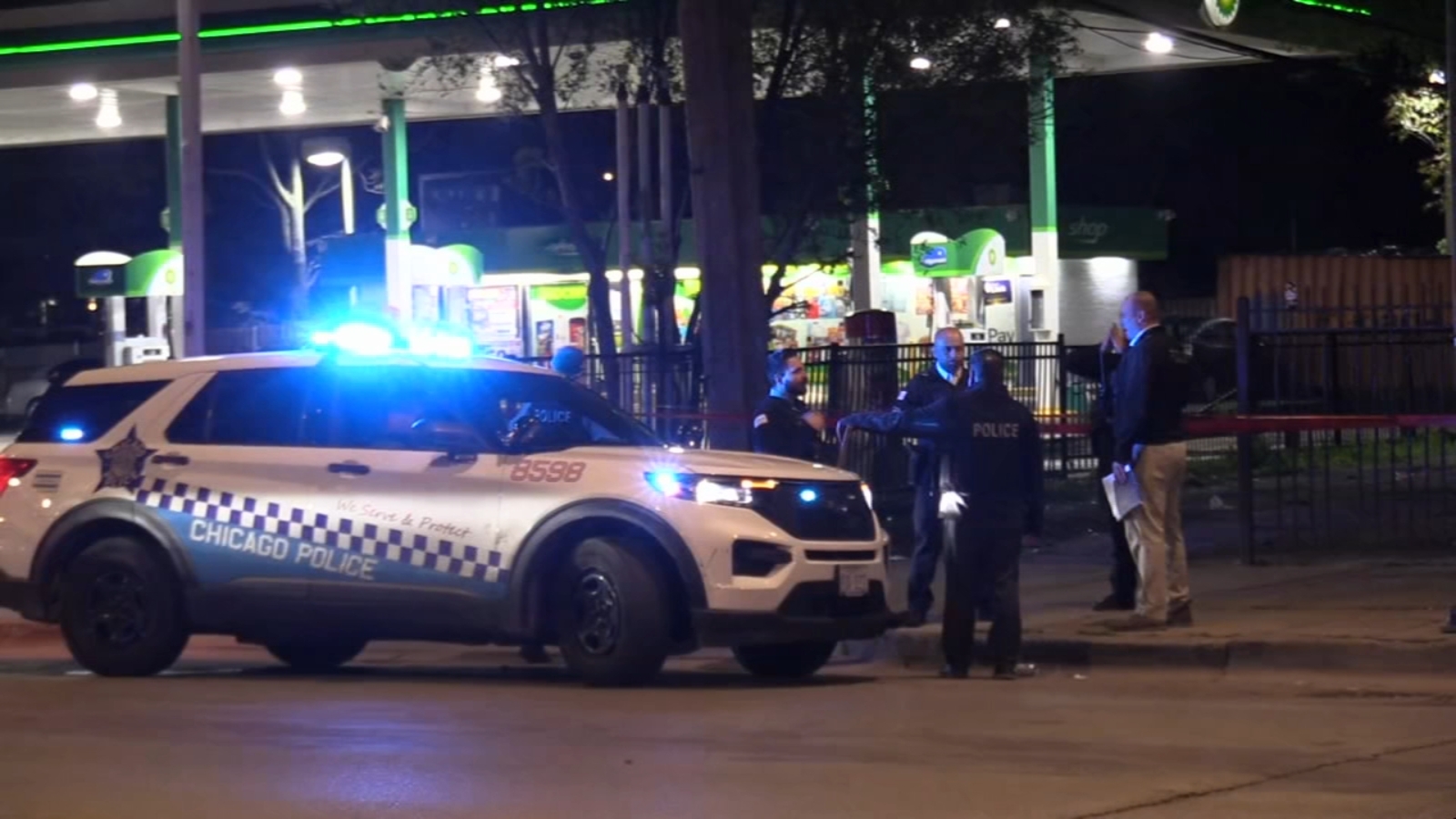 Man shot, seriously injured on West Side sidewalk: CPD