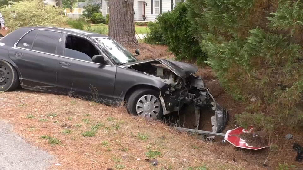 2 injured in Sampson County crash
