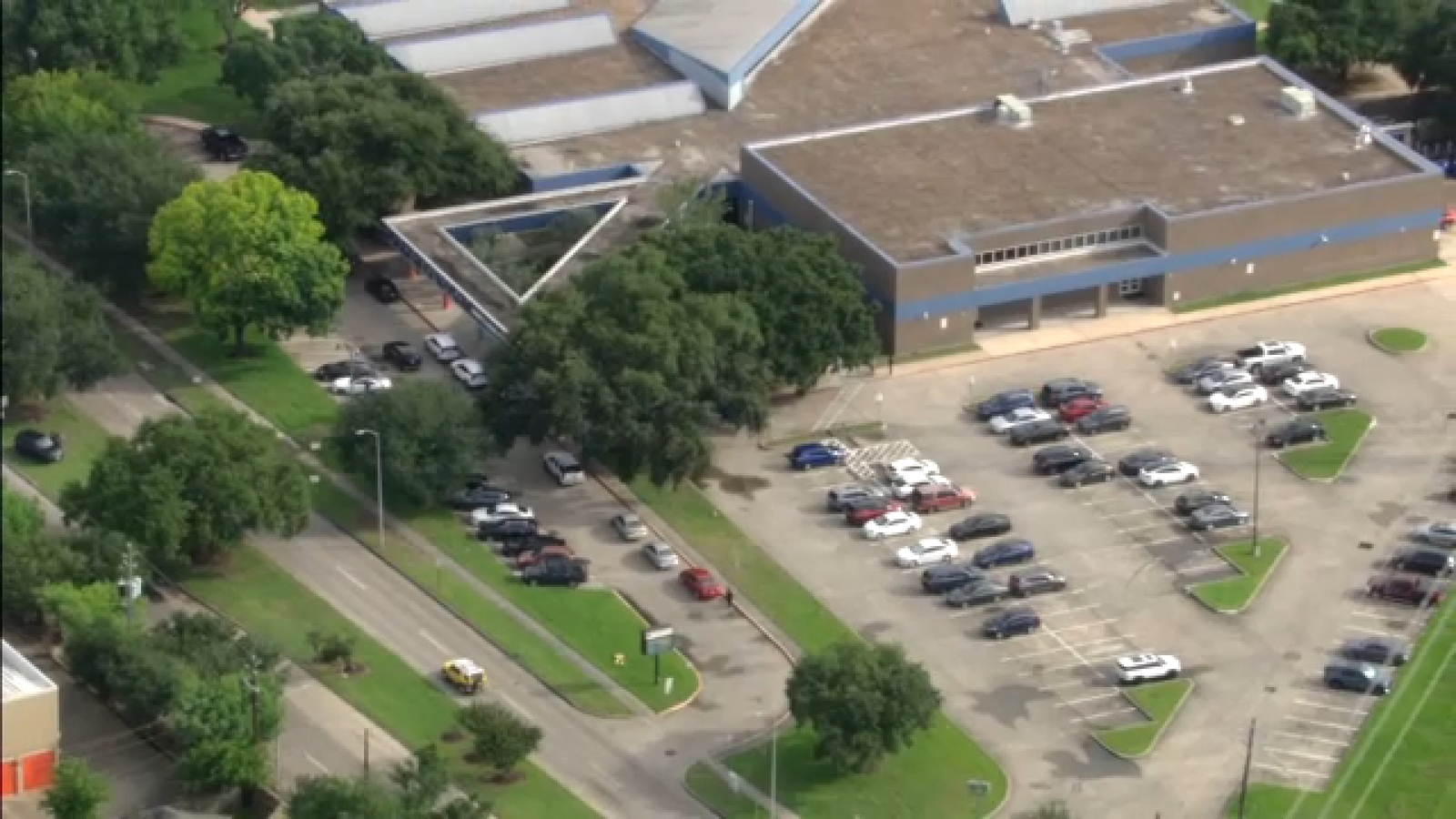 Cummings Elementary placed on lockdown after man spotted on roof: AISD