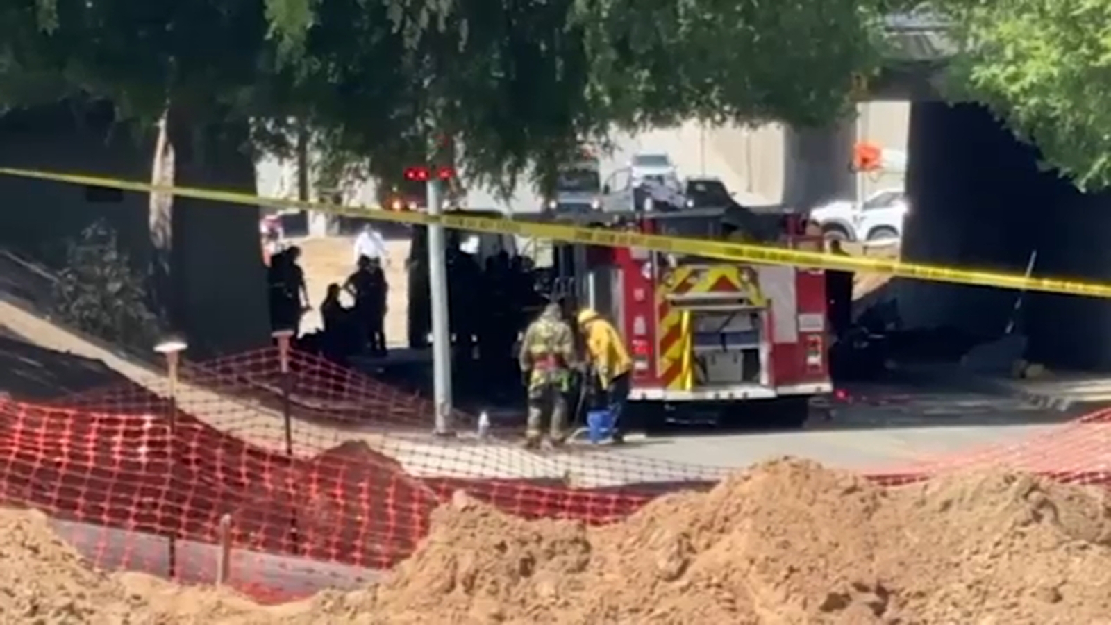 2 people killed in fire in utility vault in downtown Fresno, officials say