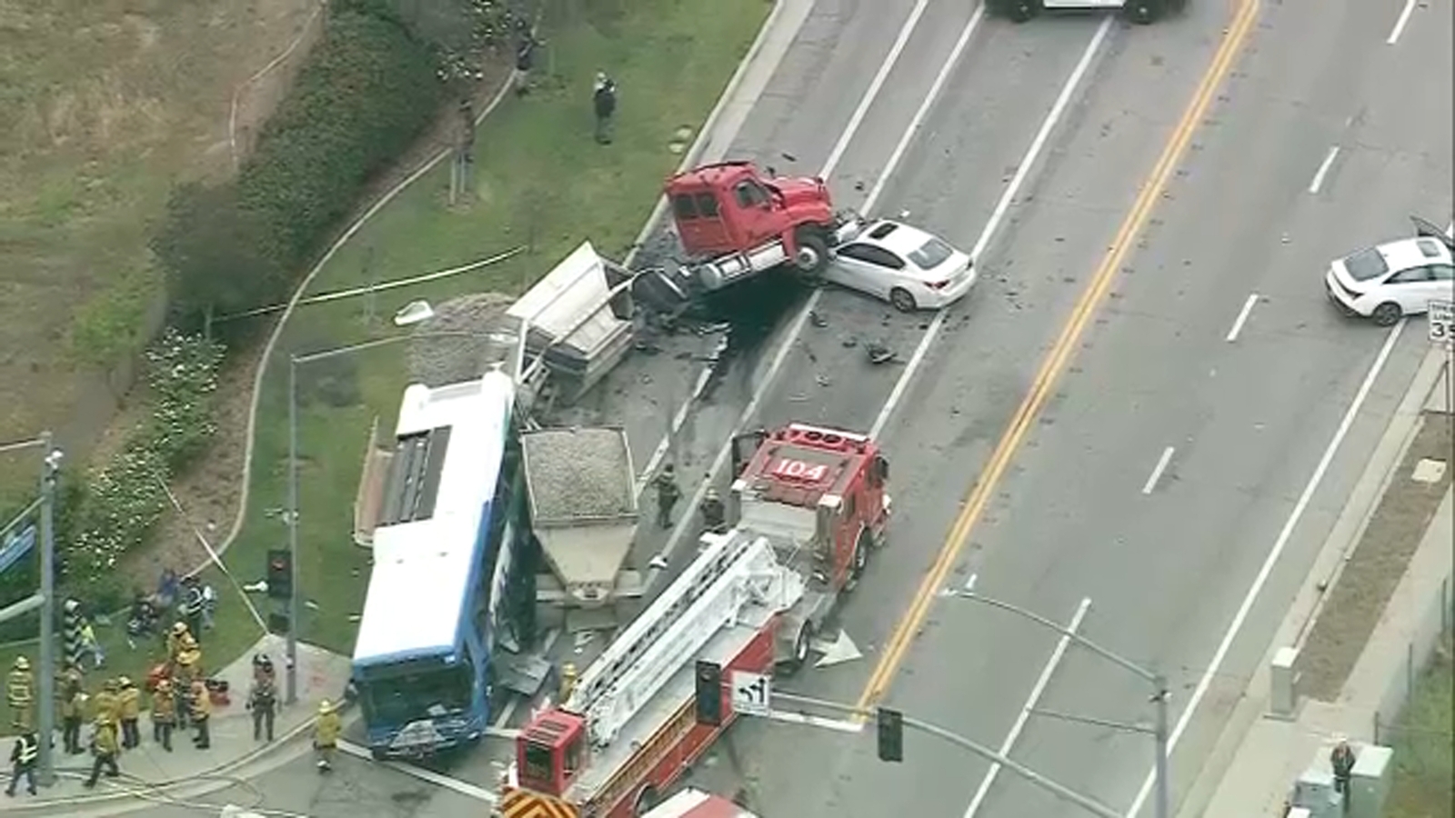 13 injured in Santa Clarita crash involving bus, big rig and car