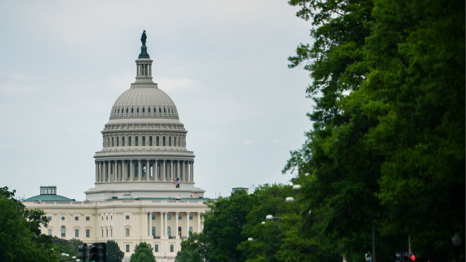 Senators approve withholding their own pay during shutdowns