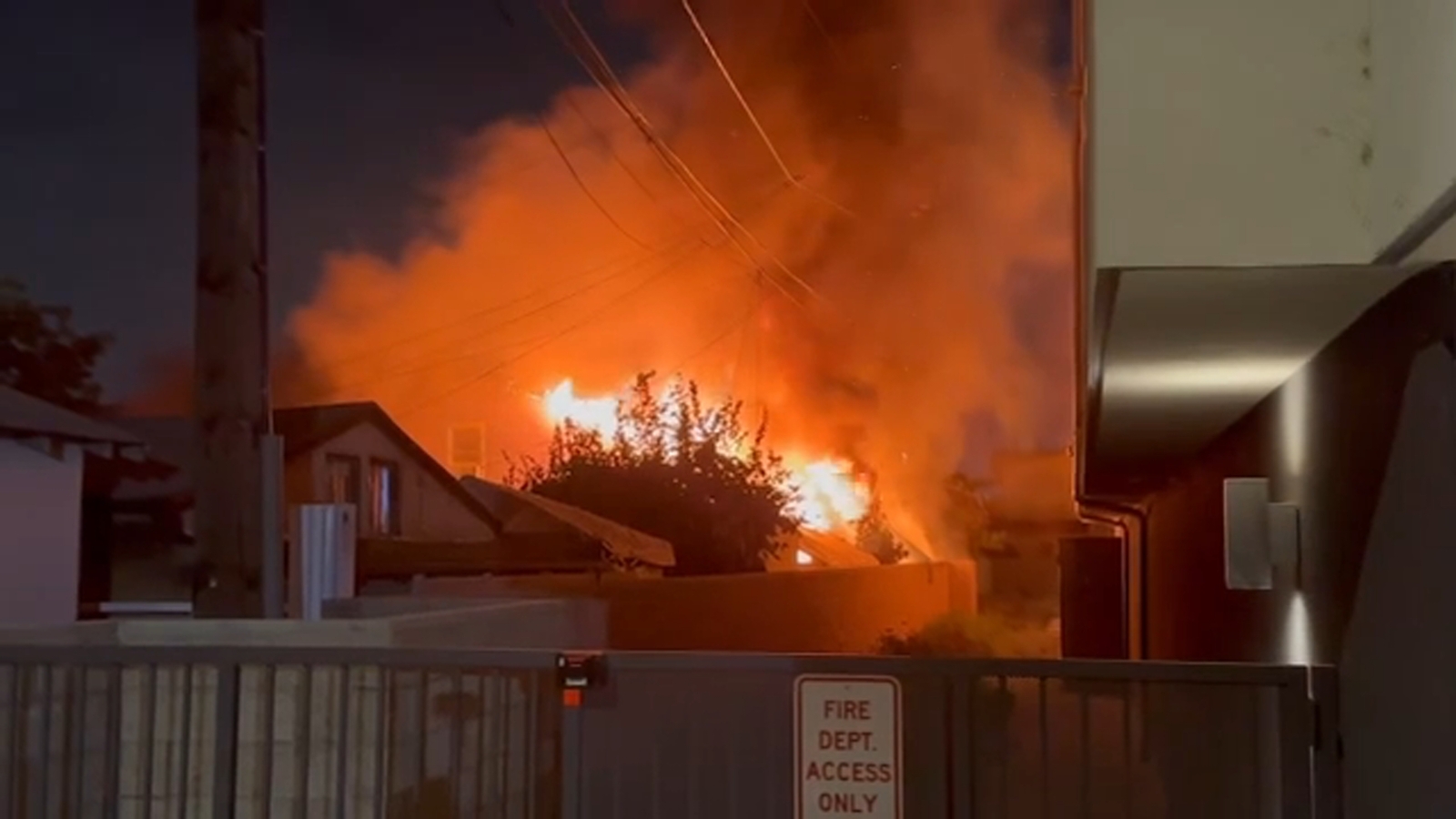 1 dead, 2 critical after suspicious Montebello house fire, police say; arson investigators on scene 1 dead, 2 critical after suspicious Montebello house fire, police say; arson investigators on scene