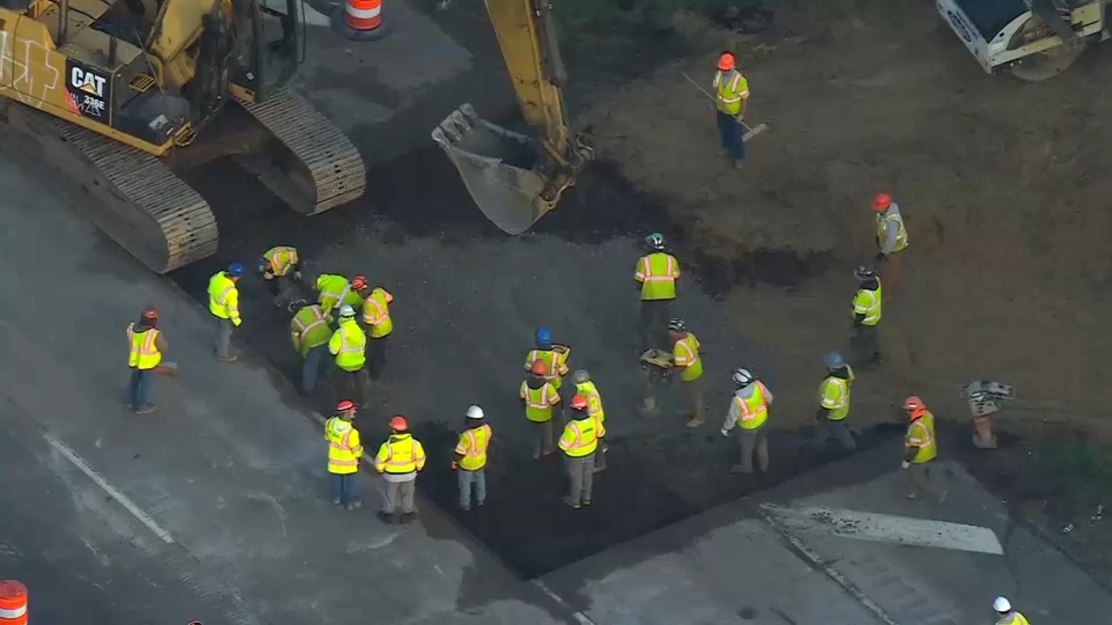 Large sinkhole repairs underway on LIE in Melville