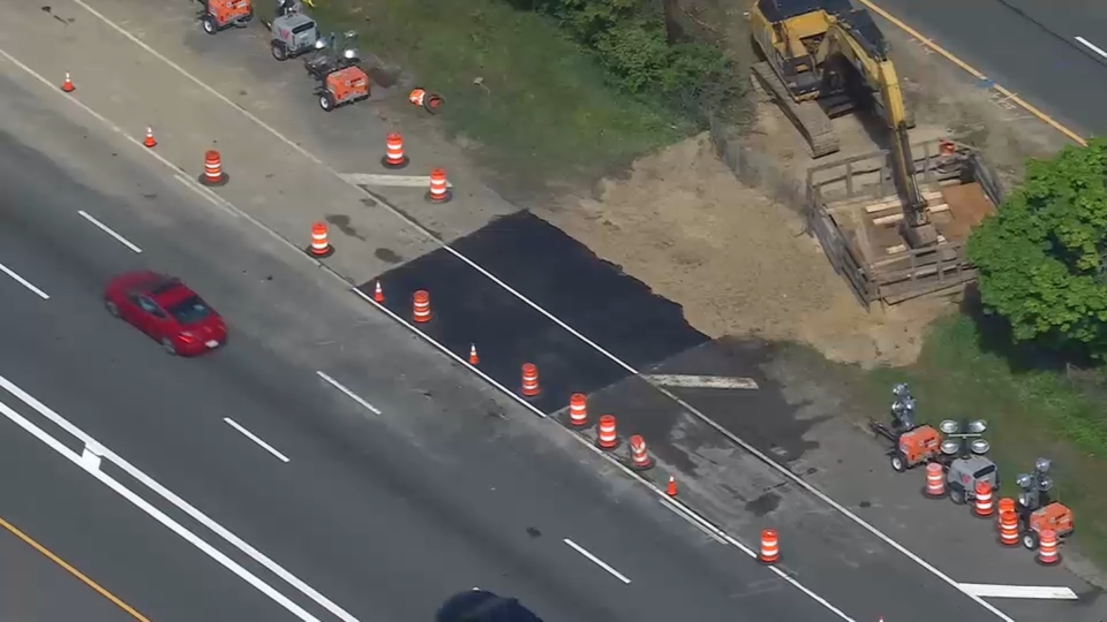 Large sinkhole repairs underway on Long Island Expressway in Melville, Suffolk County; some lanes affected - ABC7 New York