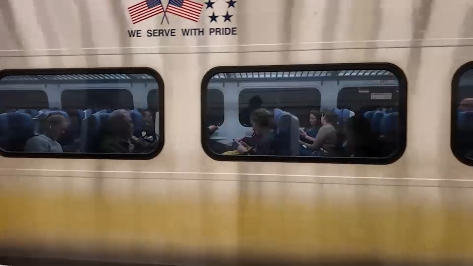 Komuter LIRR masih terdampak setelah kebakaran listrik di terowongan di Stasiun Penn