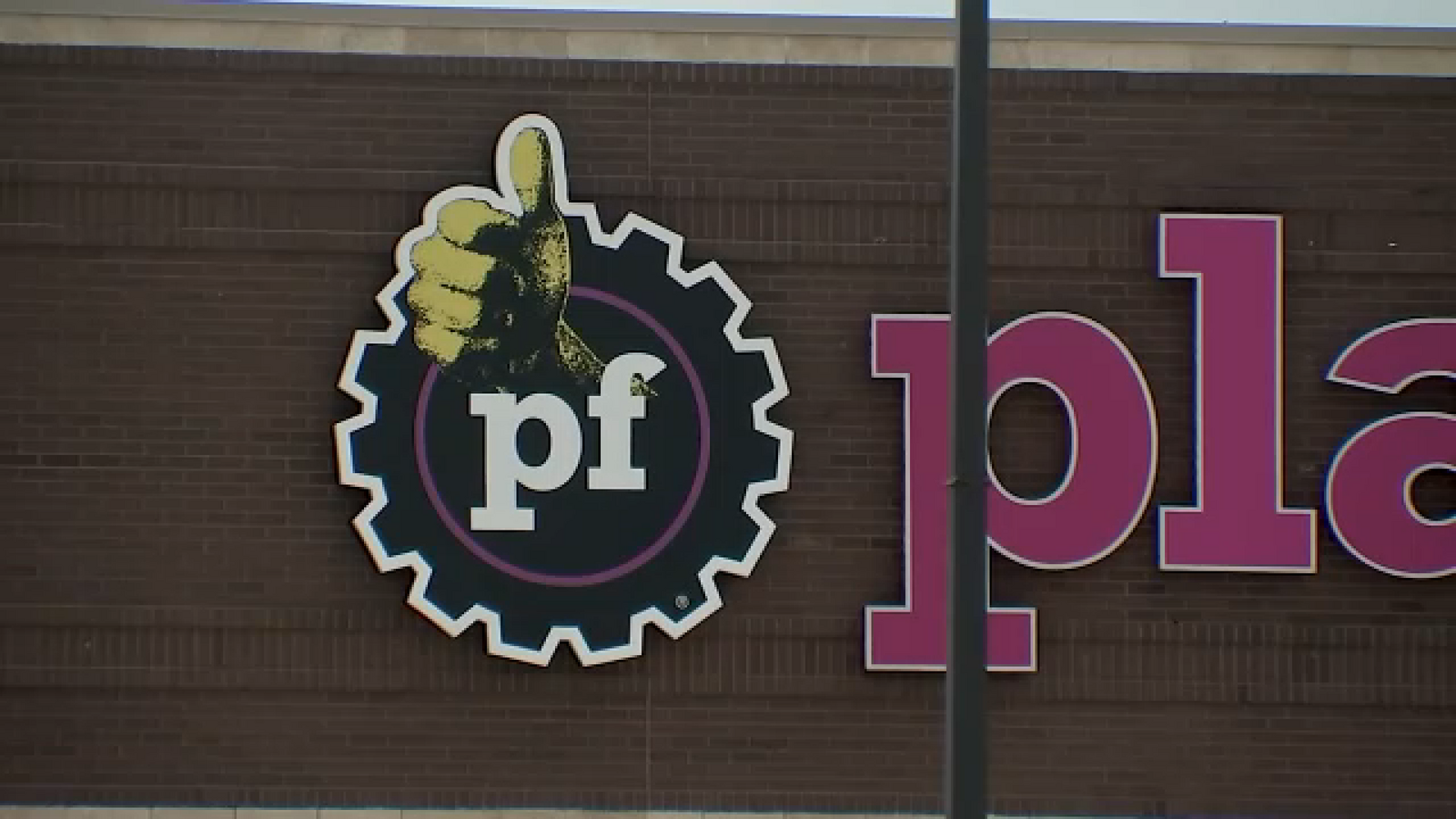 Suspect arrested after video showed her punching gym employee: HCSO